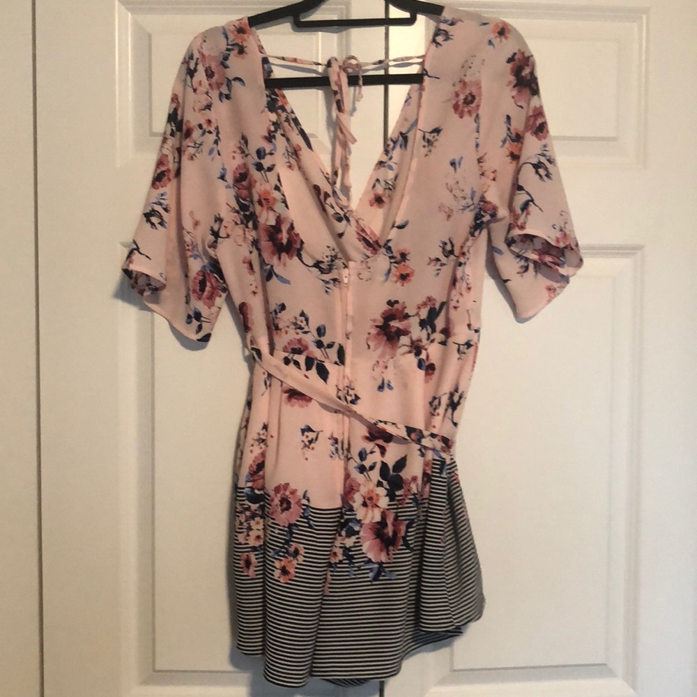 Cute romper - Picture 2 of 4